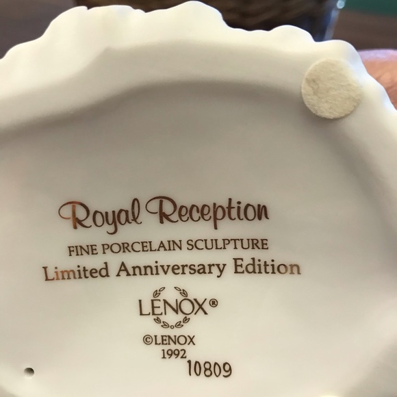 Lenox Royal Reception 1992 figurine - Picture 7 of 8